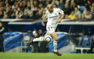 米兰电竞-内马尔与维尼修斯拥抱